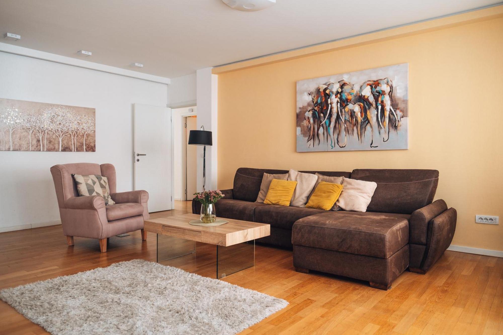 Crown Central Three Bedroom Apartment Beograd Eksteriør billede